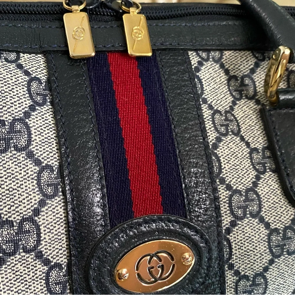 Stunning Vintage Gucci Unisex Messenger Bag Satchel GG Stripe Sherry